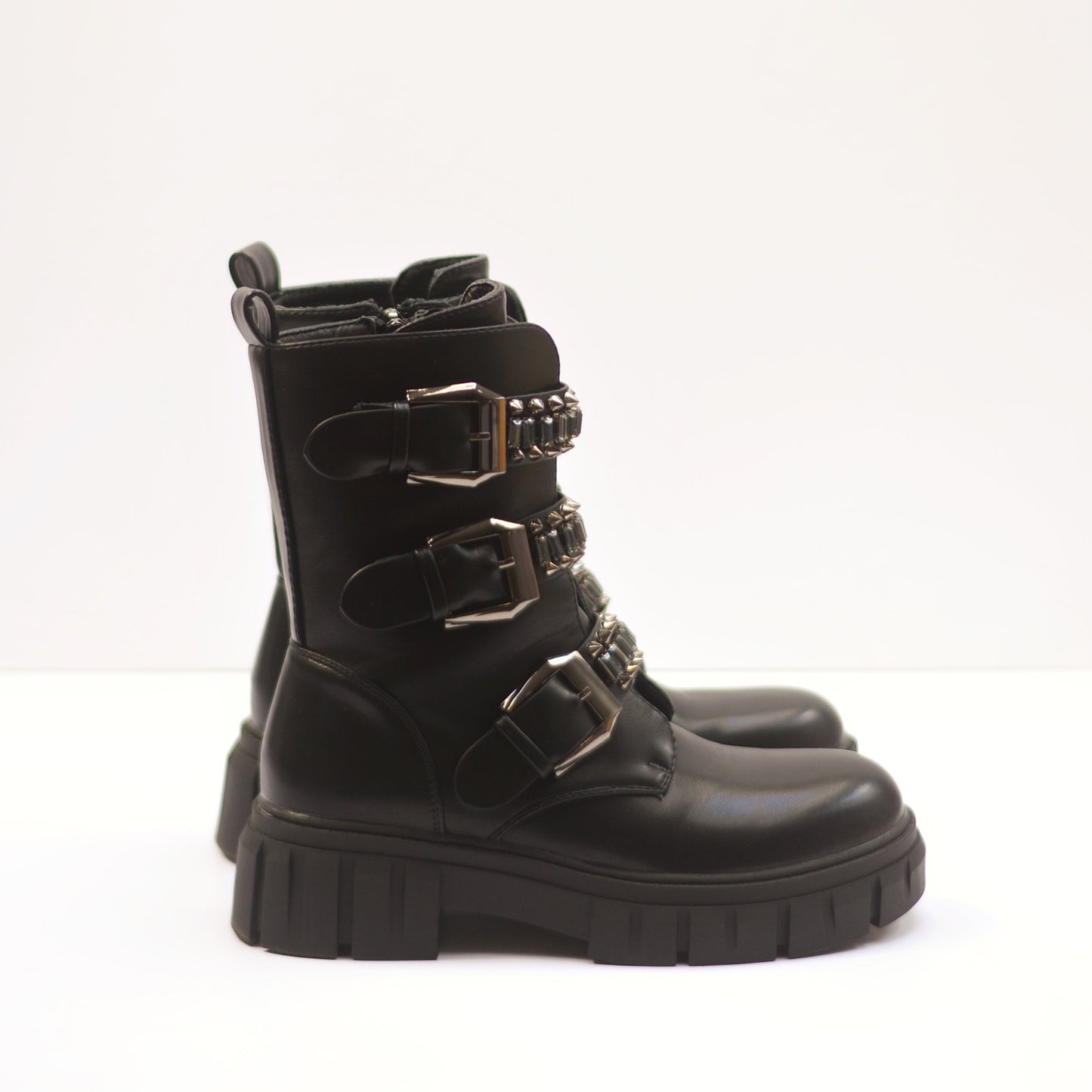 Botines biker negros con hebillas Greta