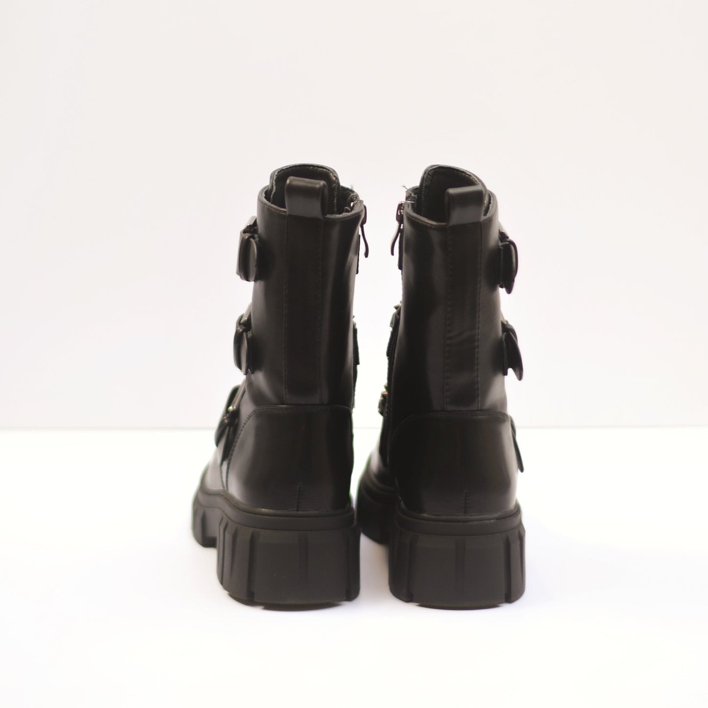 Botines biker negros con hebillas Greta