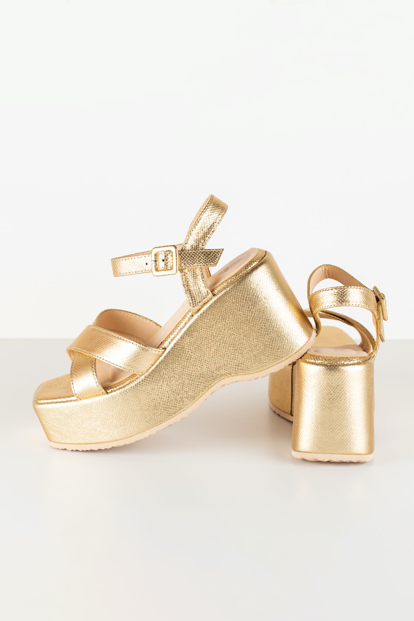 Sandalias con plataforma doradas Hellen