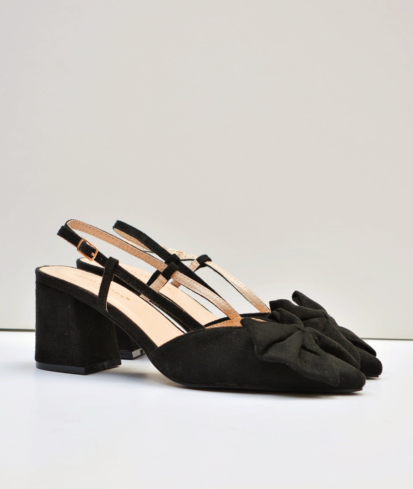Zapato negro con lazo Kate