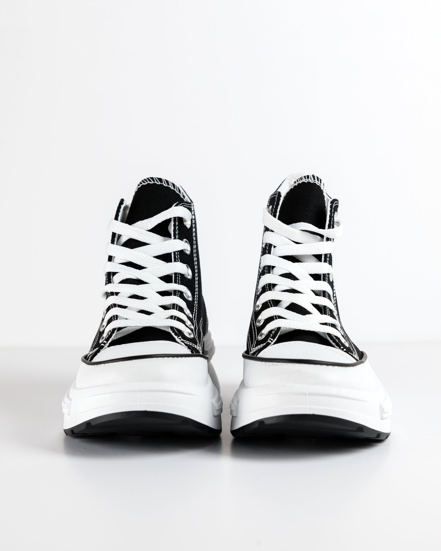 Zapatillas Negras Miércoles